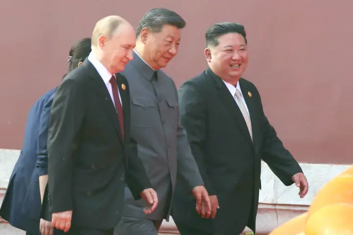 Владимир Путин, Си Цзиньпин и Ким Чен Ын в Пекине